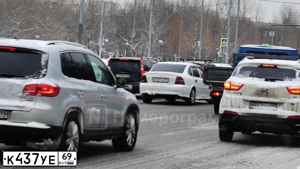 Фото автомобиля OPEL VECTRA, 2001 — госномер Р858РМ48. Цвет: Белый