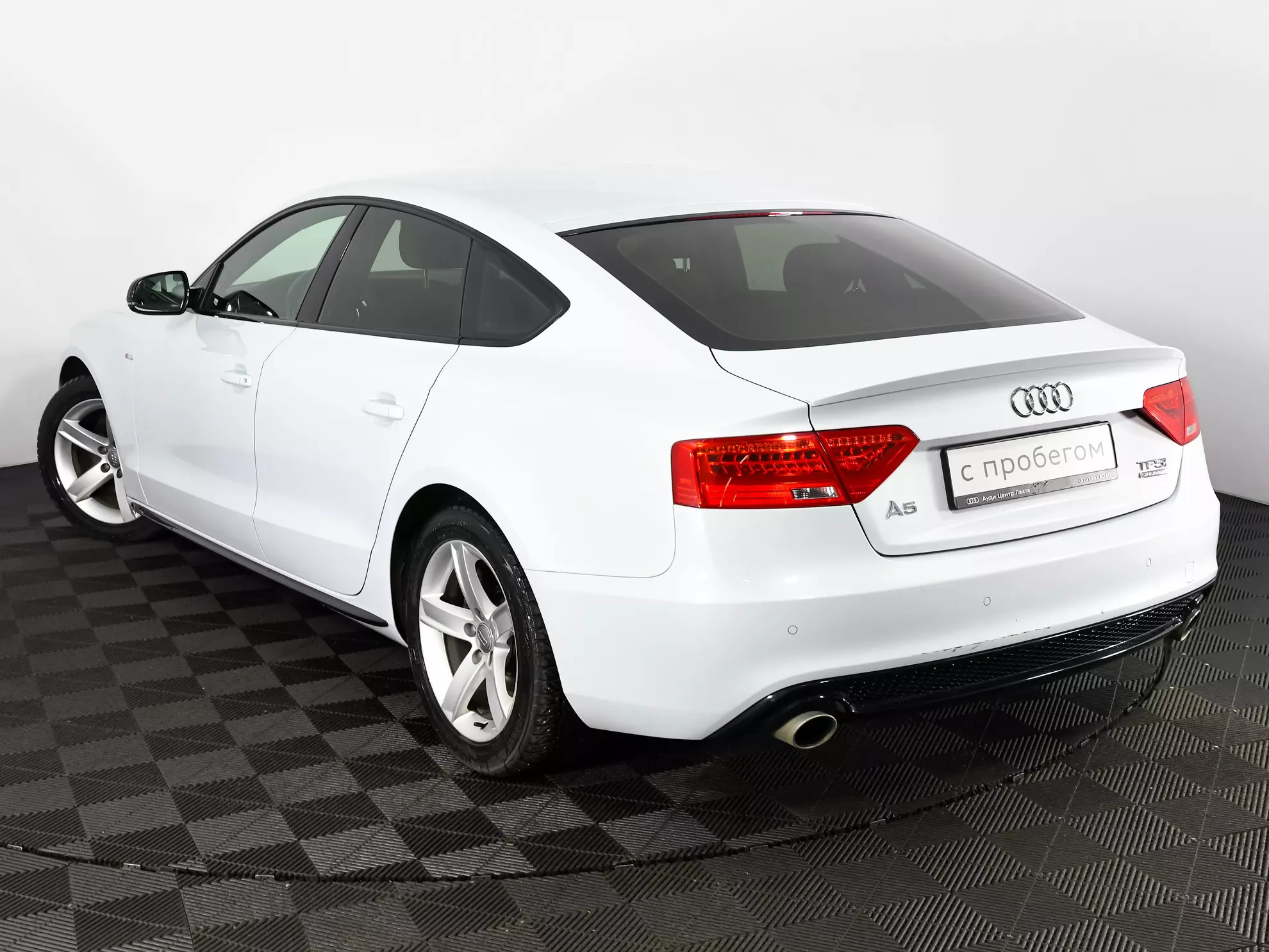 Фото автомобиля AUDI A5, 2016 — госномер А738КР774. Цвет: БЕЛО-СЕРЫЙ