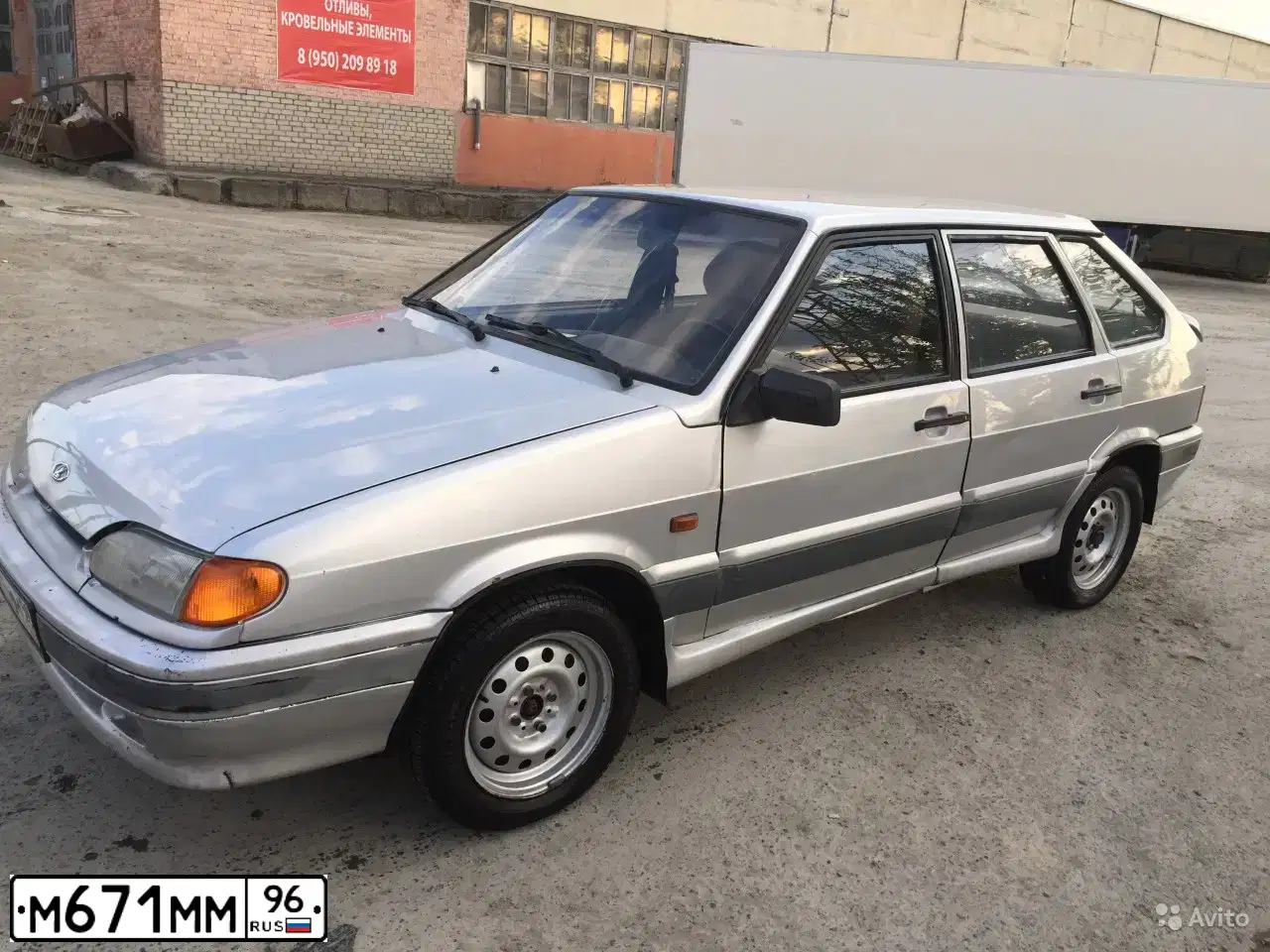 Фото автомобиля LADA 2114 SAMARA, 2003 — госномер М671ММ96. Цвет: СВЕТЛО-СЕРЫЙ