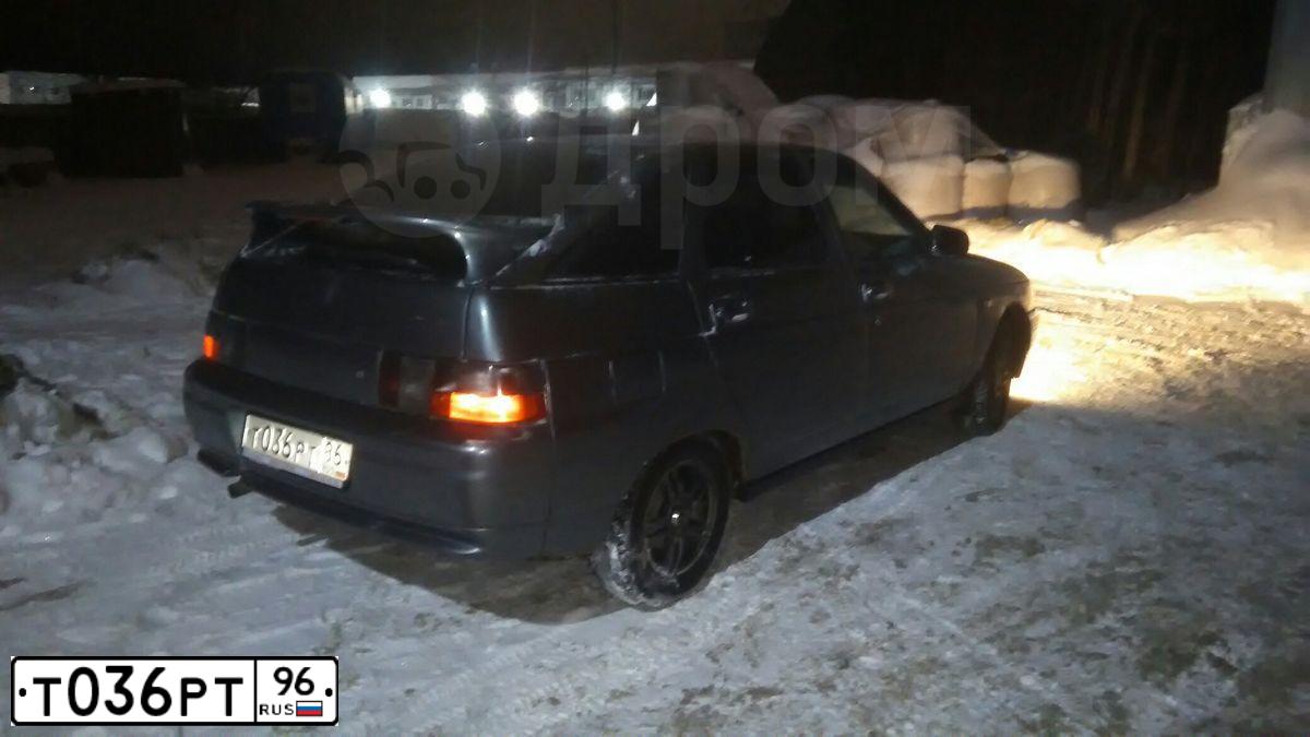 Фото автомобиля TOYOTA VERSO, 2010 — госномер Т036РТ96. Цвет: ЧЕРНЫЙ