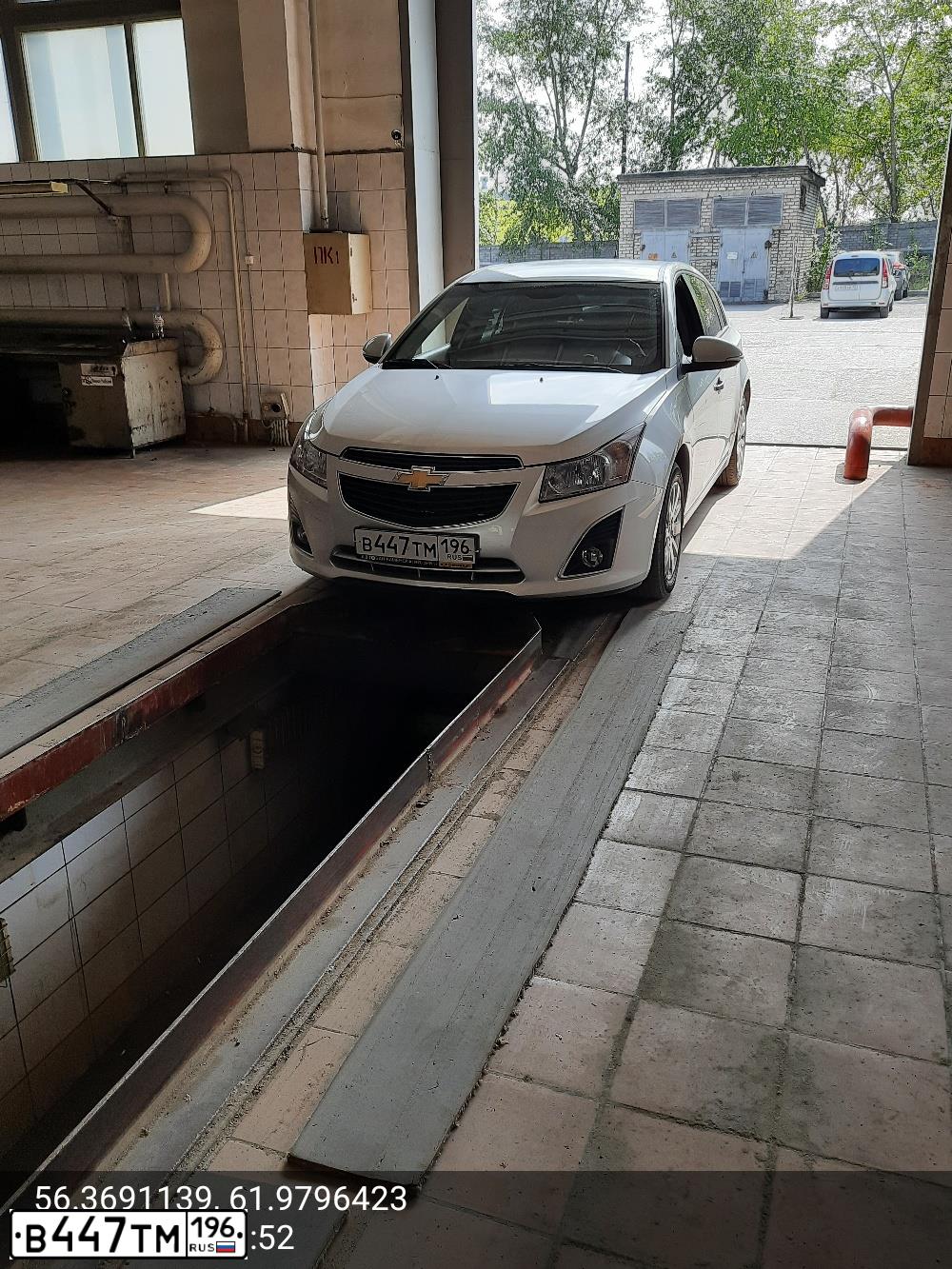 Фото автомобиля CHEVROLET CRUZE, 2014 — госномер В447ТМ196. Цвет: СЕРЕБРИСТЫЙ