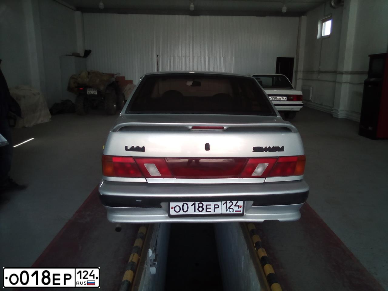 Фото автомобиля LADA 2115 SAMARA, 2002 — госномер О018ЕР124. Цвет: СЕРЫЙ