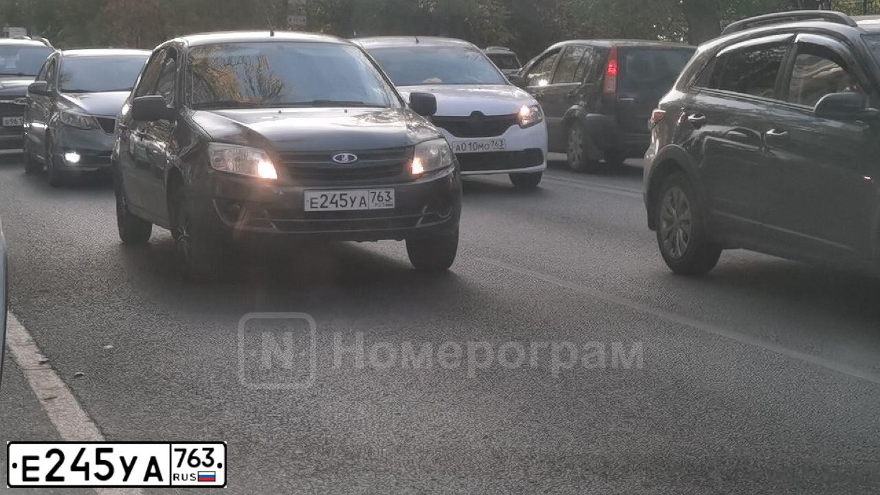 Фото автомобиля LADA 2190 GRANTA, 2014 — госномер Е245УА763. Цвет: Серебристо-темно-синий
