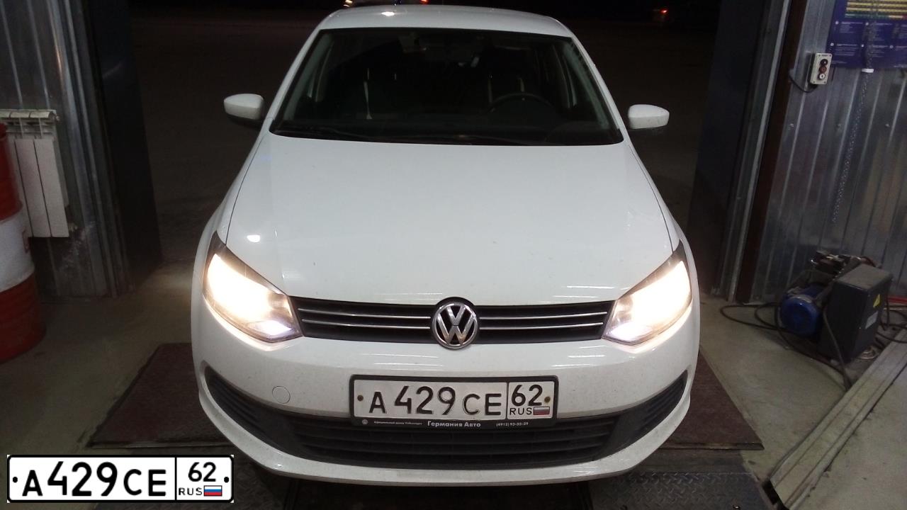Фото автомобиля VOLKSWAGEN POLO, 2014 — госномер А429СЕ62. Цвет: БЕЛЫЙ
