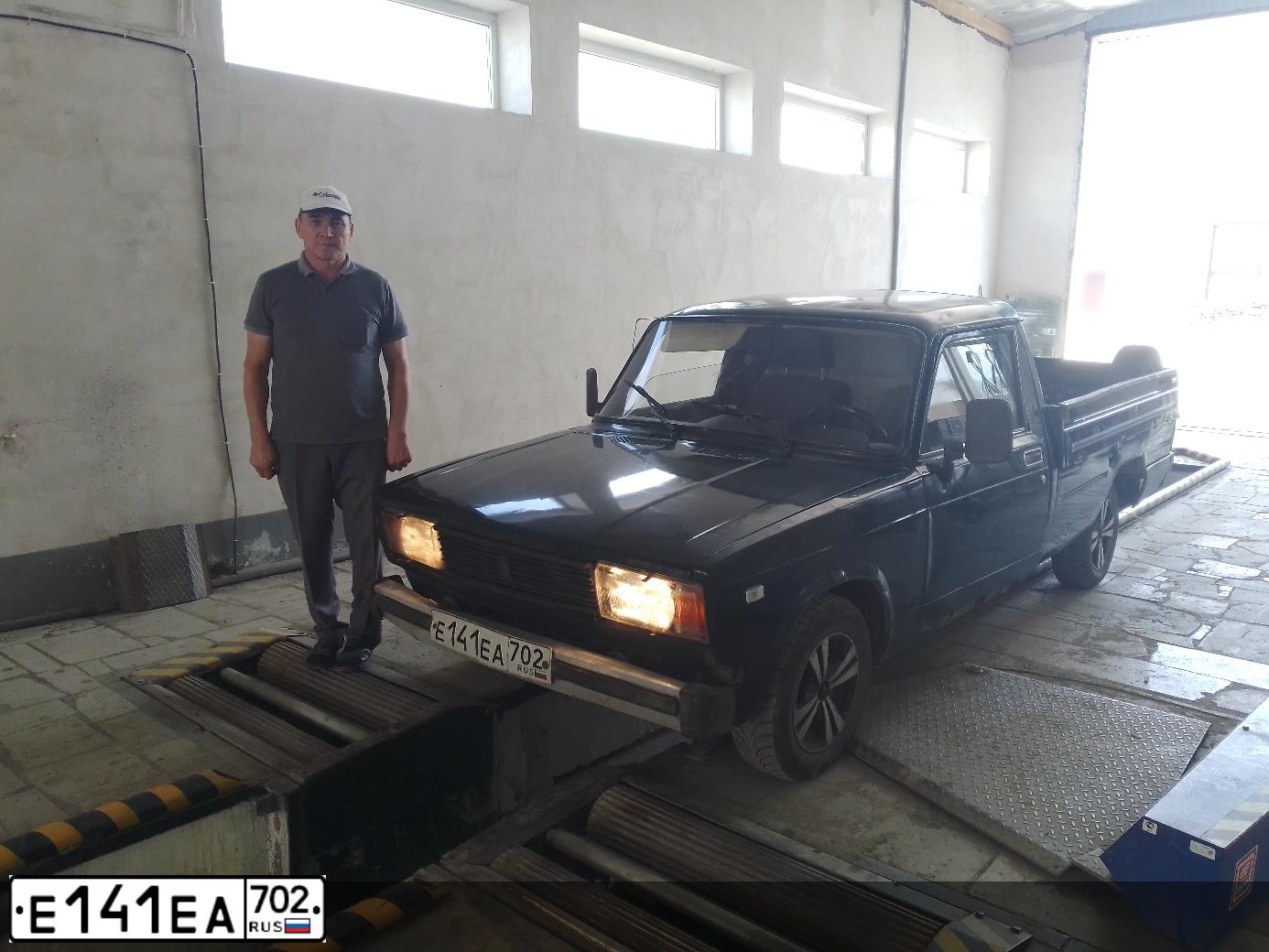 Фото автомобиля IZH 2717, 2008 — госномер М003ВР102. Цвет: АВОКАДО