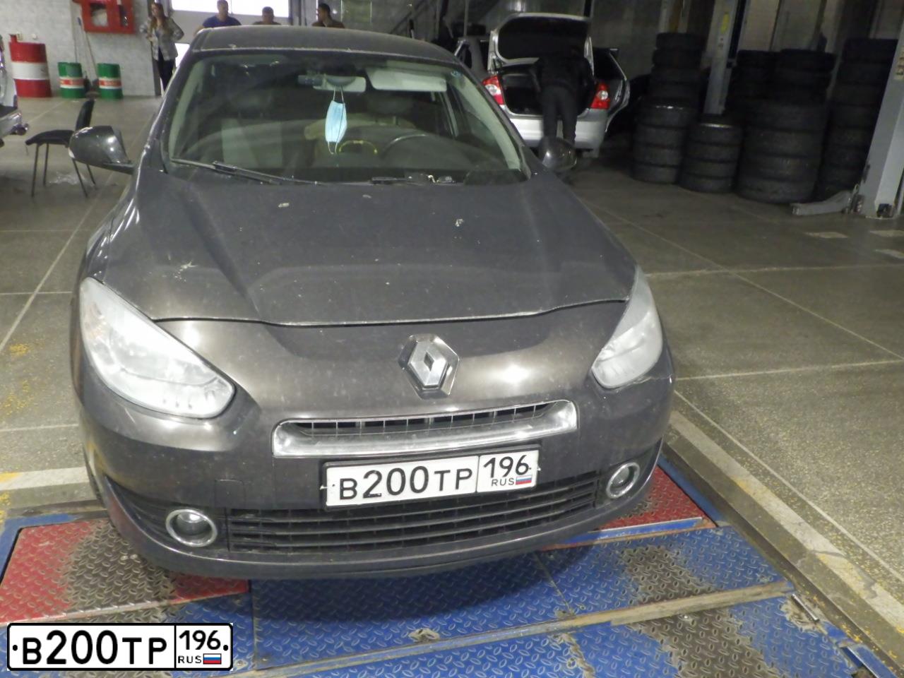 Фото автомобиля RENAULT FLUENCE, 2012 — госномер В200ТР196. Цвет: КОРИЧНЕВЫЙ