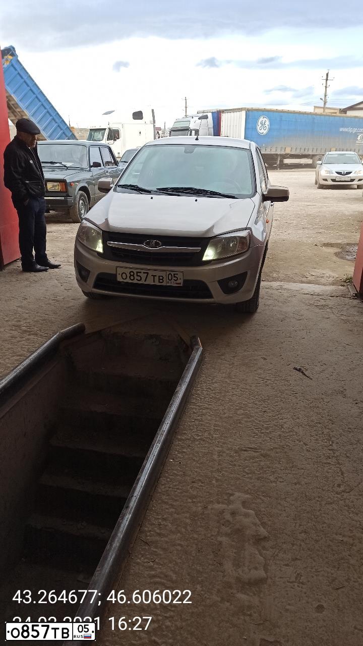 Фото автомобиля LADA 2190 GRANTA, 2013 — госномер О857ТВ05. Цвет: СЕРЕБРИСТЫЙ