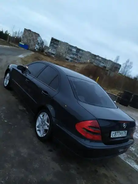 Фото автомобиля MERCEDES E-KLASSE, 2002 — госномер С877РО76. Цвет: ЧЕРНЫЙ