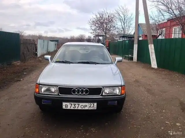 Фото автомобиля AUDI 80, 1989 — госномер В737ОР23. Цвет: БЕЛЫЙ СЕРЫЙ