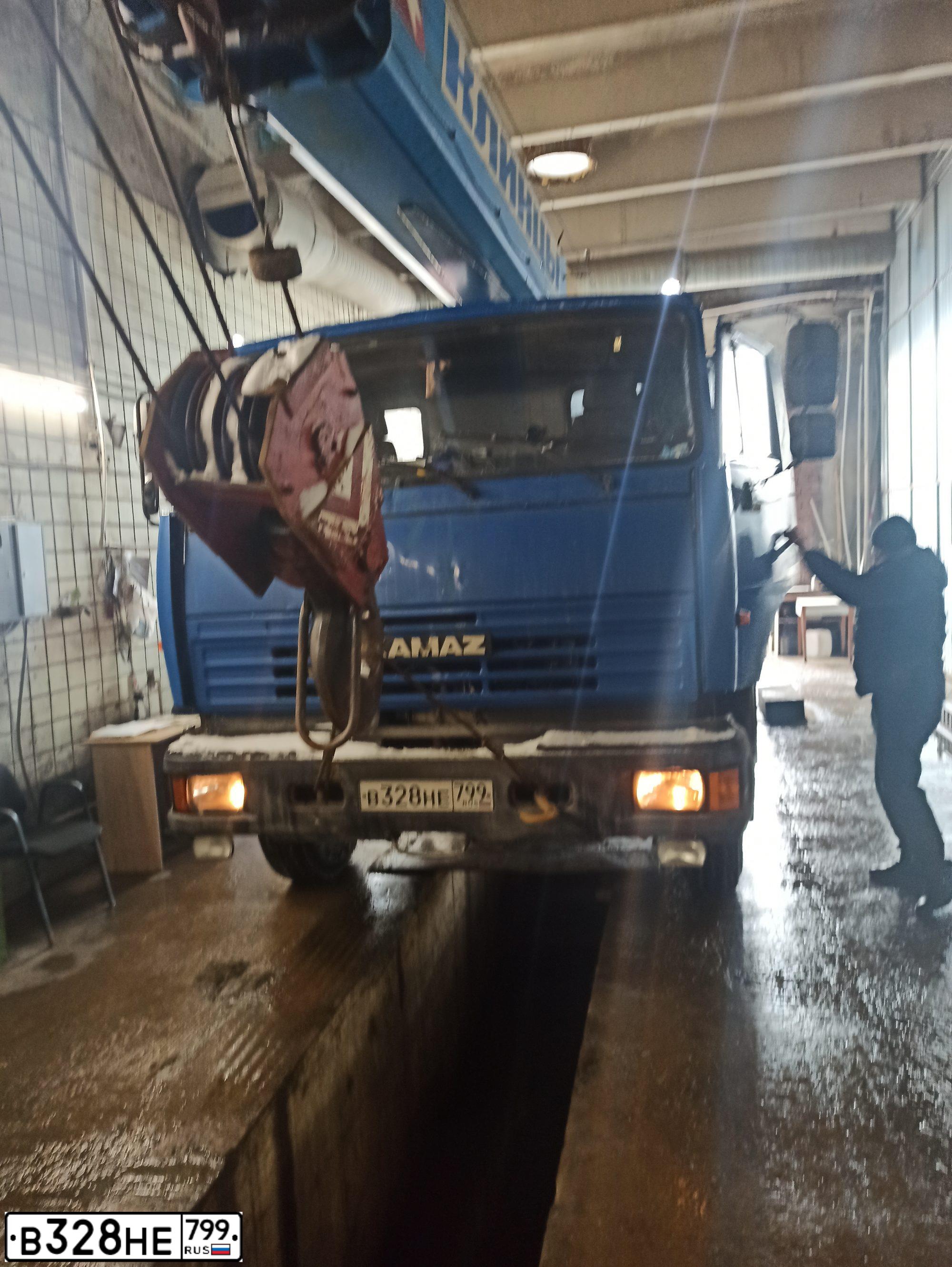 Фото автомобиля KAMAZ 65115 /6X4/, 2012 — госномер В328НЕ799. Цвет: СИНИЙ