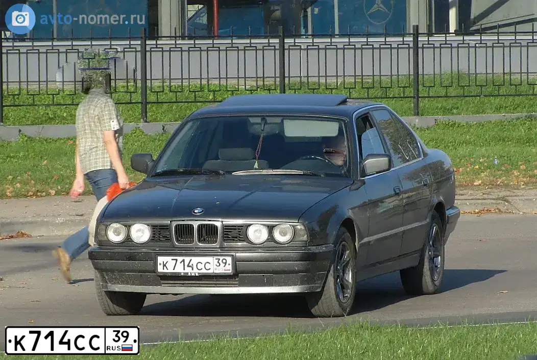 Фото автомобиля BMW SERIE 5, 1988 — госномер К714СС39. Цвет: СЕРЫЙ