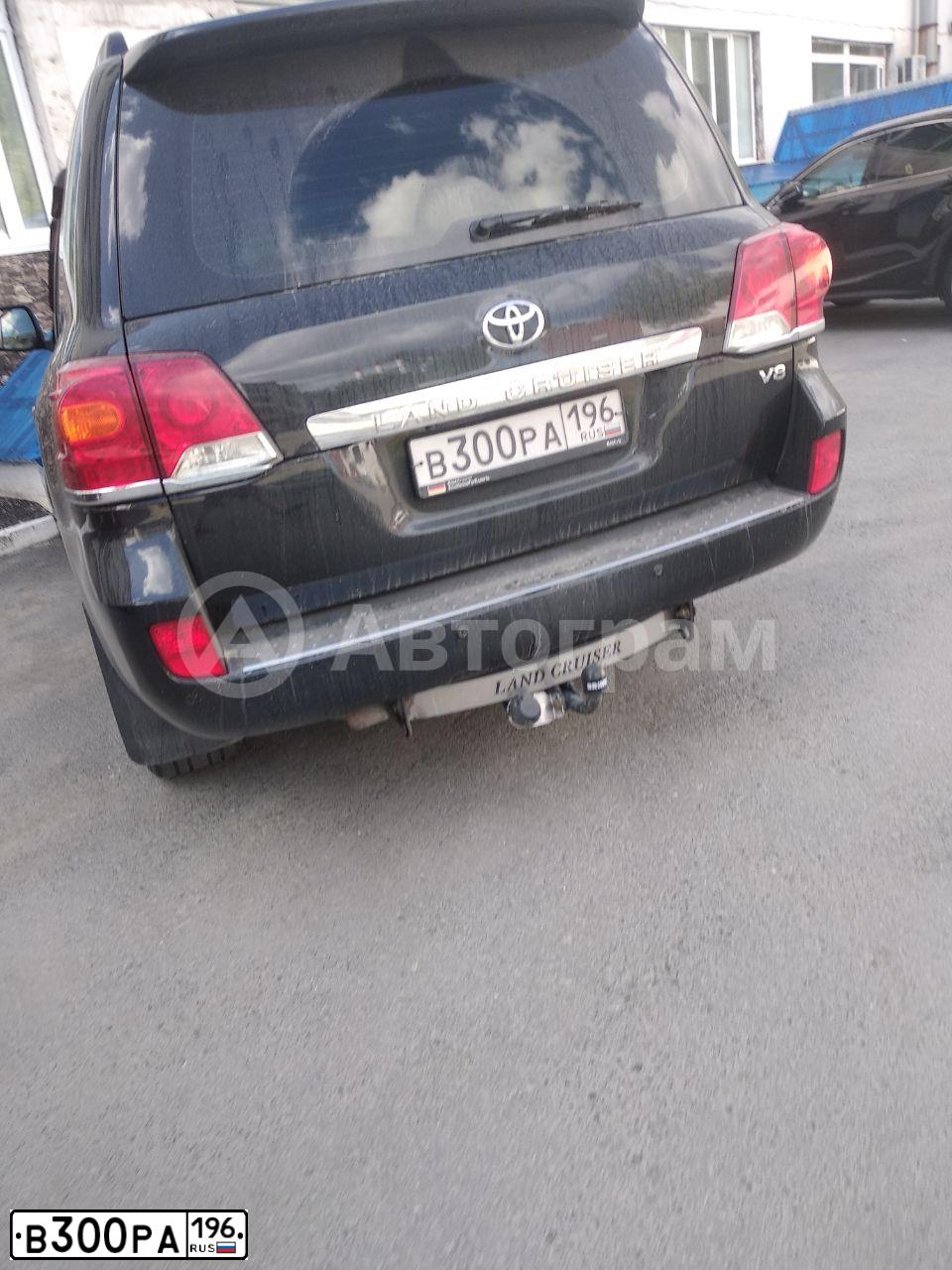 Фото автомобиля MITSUBISHI PAJERO, 2012 — госномер В300РА196. Цвет: СЕРЫЙ