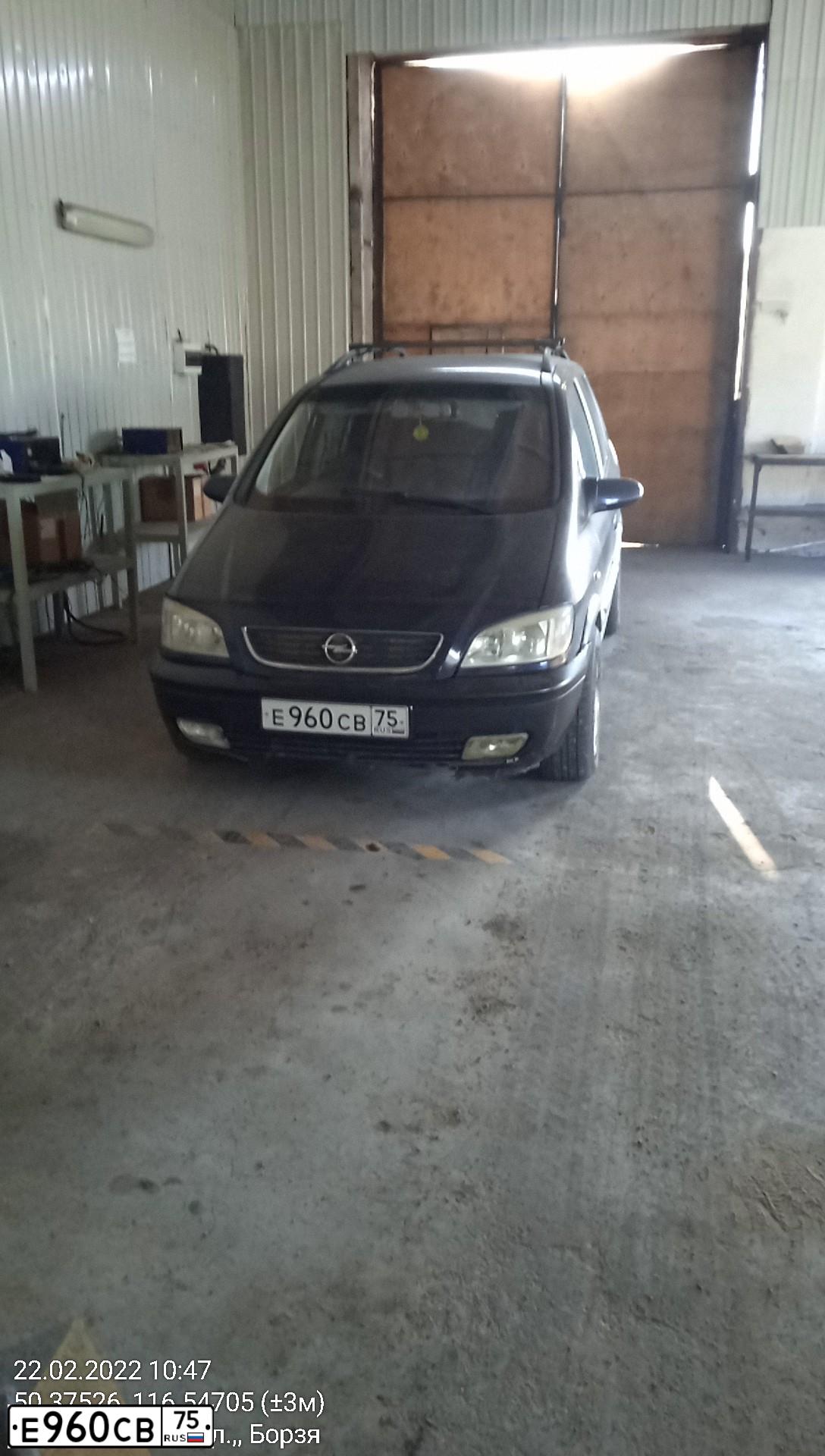 Фото автомобиля OPEL ZAFIRA, 2001 — госномер Н334ХС75. Цвет: синий