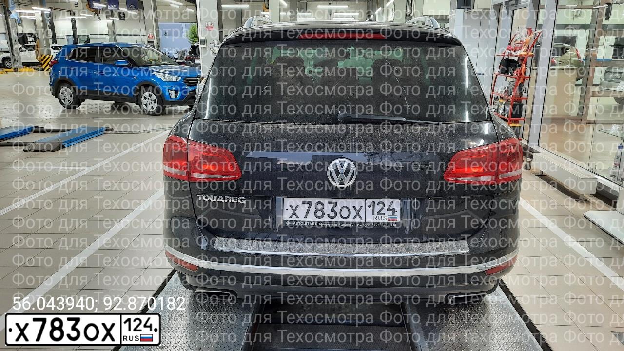 Фото автомобиля VOLKSWAGEN TOUAREG, 2015 — госномер Х783ОХ124. Цвет: ЧЕРНЫЙ
