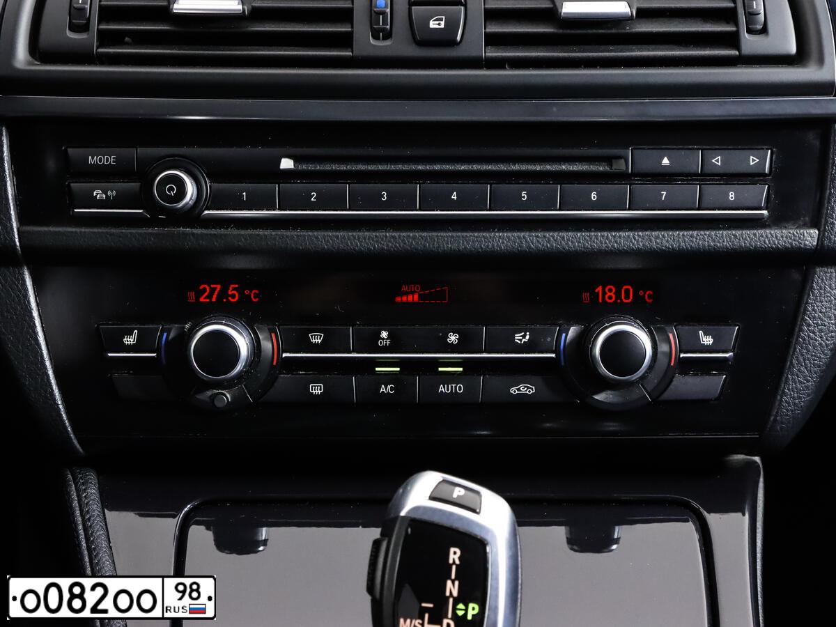 Фото автомобиля BMW 520D, 2015 — госномер Е222УА47. Цвет: ЧЕРНЫЙ