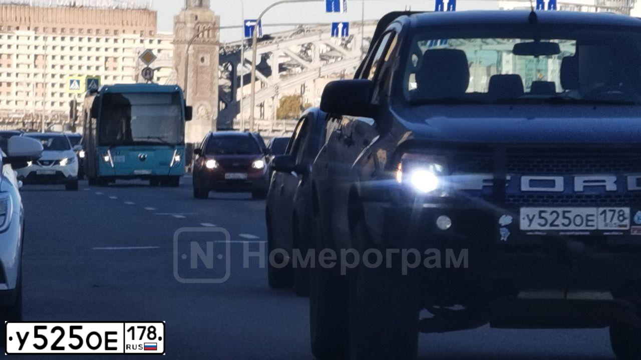 Фото автомобиля FORD RANGER, 2012 — госномер У525ОЕ178. Цвет: СИНИЙ