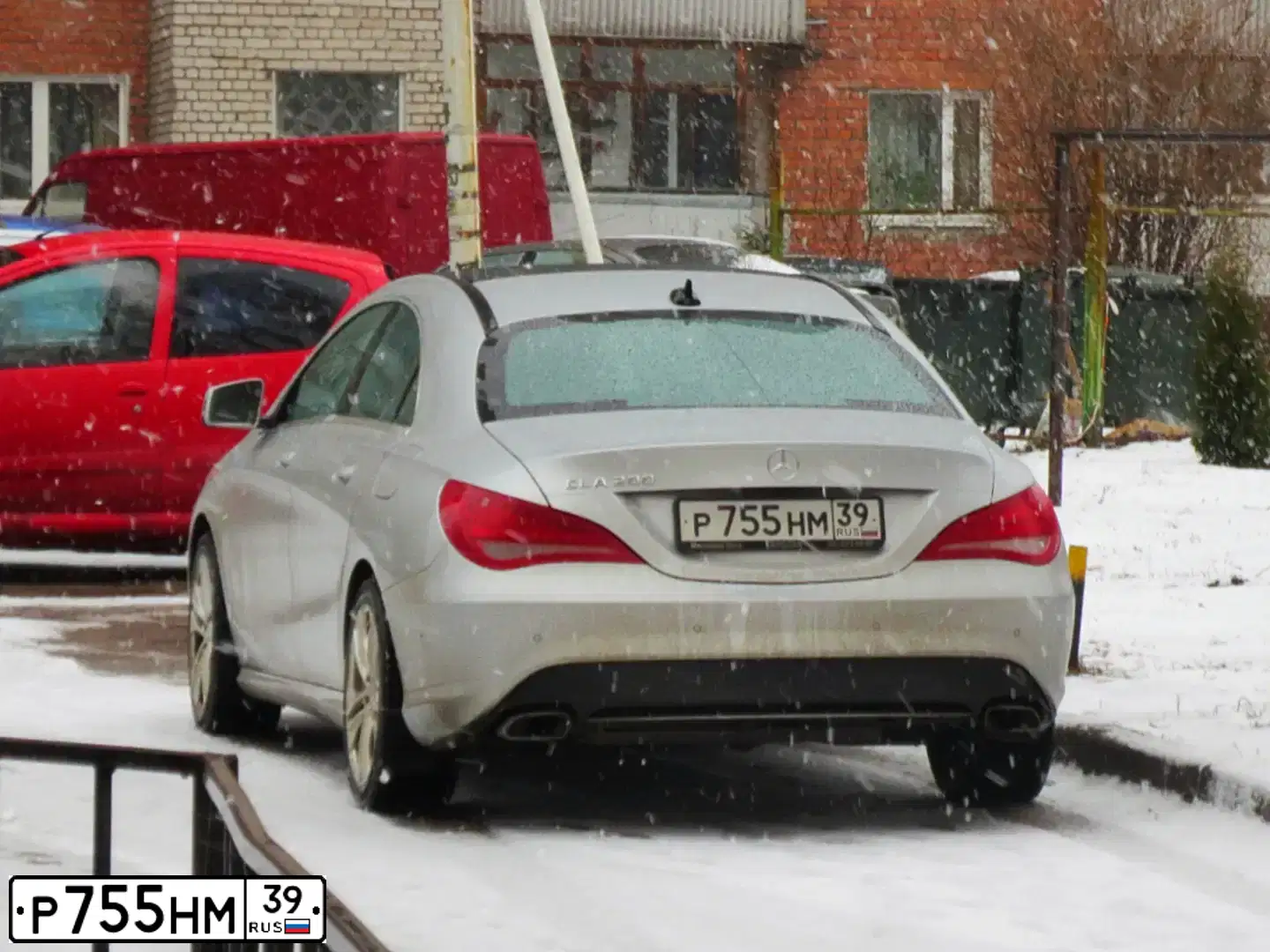 Фото автомобиля MERCEDES CLA-KLASSE, 2013 — госномер Р755НМ39. Цвет: Серебристый