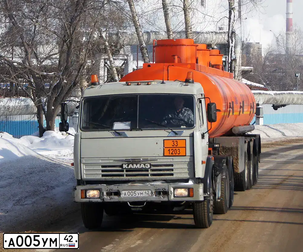 Фото автомобиля KAMAZ 54115 /6X4/, 2004 — госномер А005УМ42. Цвет: СВЕТЛАЯ ДЫМКА