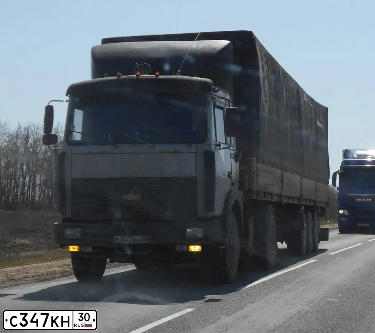 Фото автомобиля МАЗ 54329-020, 2001 — госномер С347КН30. Цвет: СВЕТЛО-СЕРЫЙ