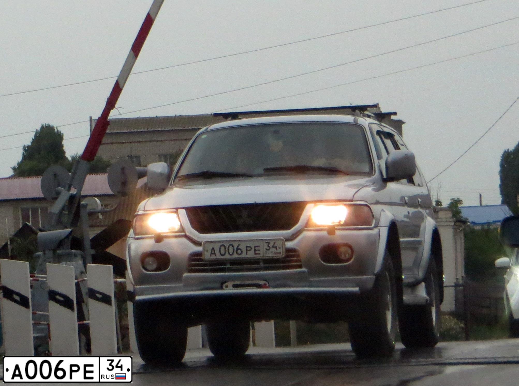 Фото автомобиля MITSUBISHI PAJERO, 2003 — госномер С724КА196
