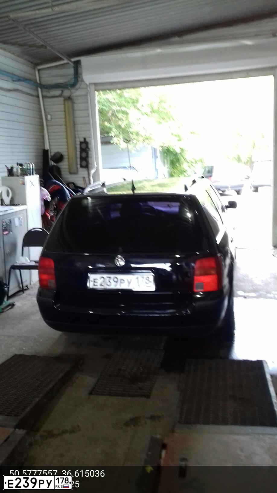 Фото автомобиля VOLKSWAGEN PASSAT, 1999 — госномер У906АУ31. Цвет: синий