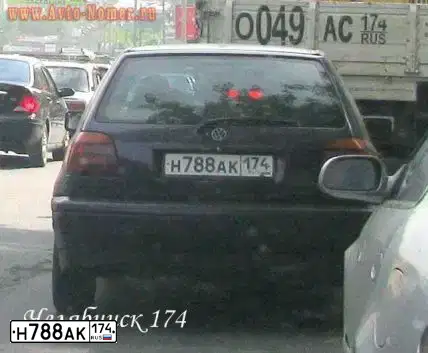 Фото автомобиля VOLKSWAGEN GOLF, 1994 — госномер В475ВХ74. Цвет: ТЕМНО-СИНИЙ