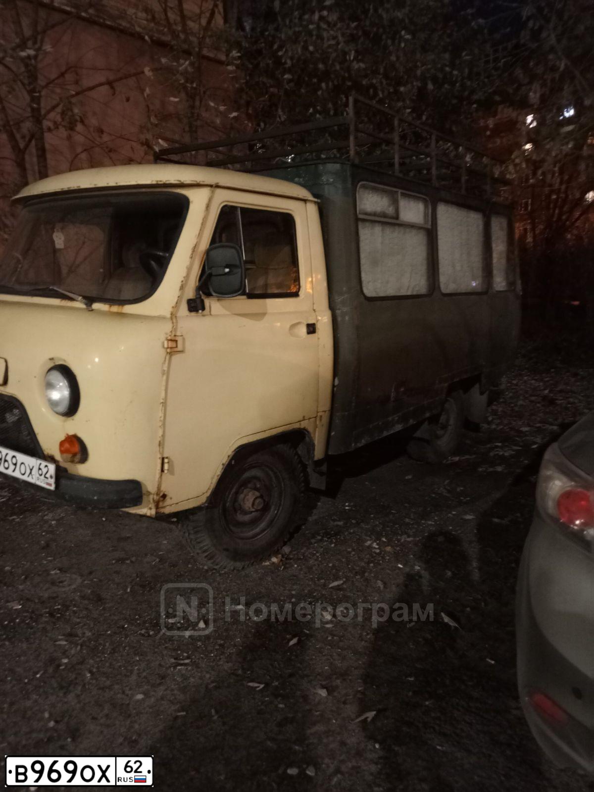 Фото автомобиля UAZ 3303, 1993 — госномер В969ОХ62. Цвет: ЖЕЛТЫЙ