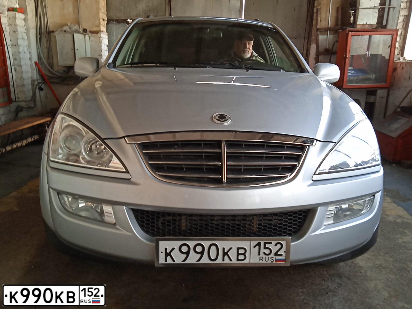 Фото автомобиля SSANGYONG KYRON, 1998 — госномер К990ВК152. Цвет: СЕРЕБРИСТЫЙ