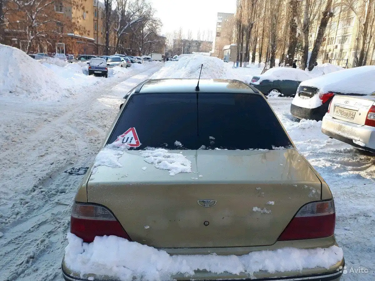 Фото автомобиля LADA PRIORA, 2010 — госномер М210СТ164. Цвет: СВЕТЛО СЕРЕБРИСТЫЙ МЕТАЛЛ