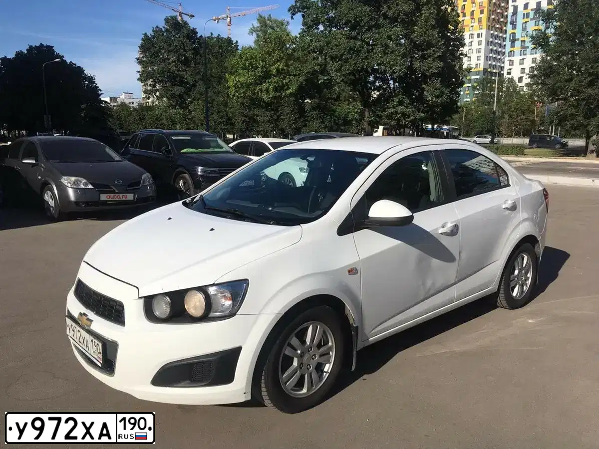 Фото автомобиля CHEVROLET AVEO, 2012 — госномер Н890ЕМ761. Цвет: Белый