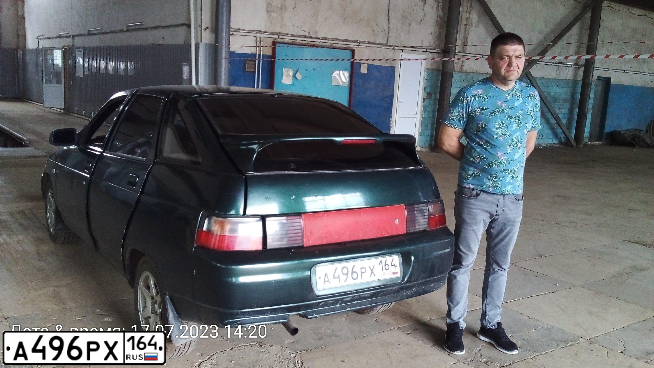 Фото автомобиля LADA 2112 LADA, 2003 — госномер А496РХ164. Цвет: Темно-зеленый