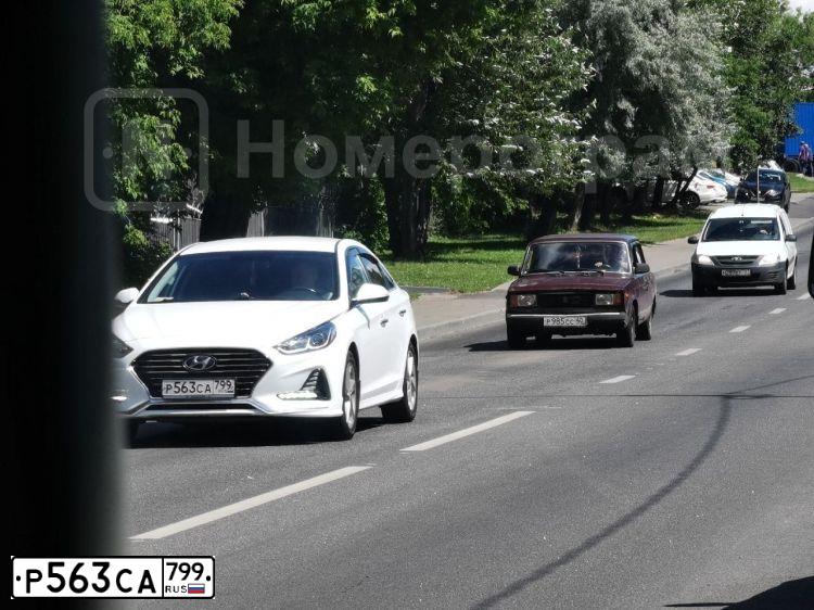 Фото автомобиля HYUNDAI SONATA, 2019 — госномер Р563СА799. Цвет: БЕЛЫЙ