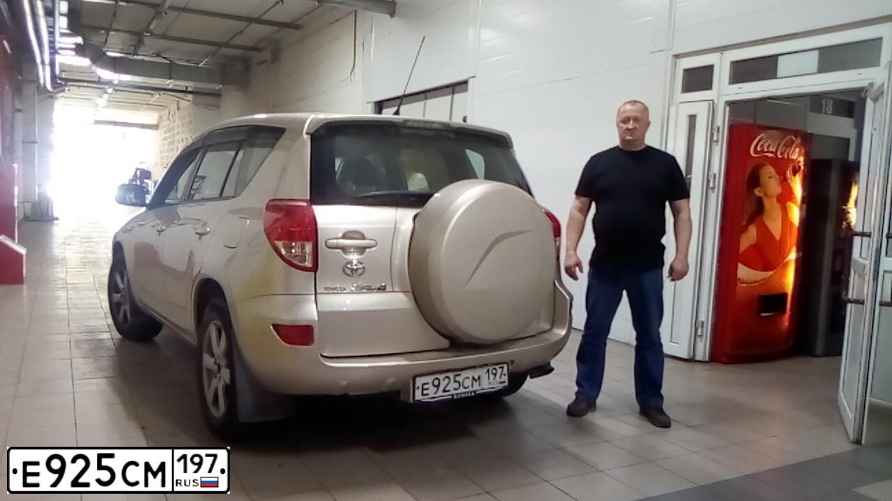 Фото автомобиля TOYOTA RAV4, 2007 — госномер Е925СМ197. Цвет: БЕЖЕВЫЙ