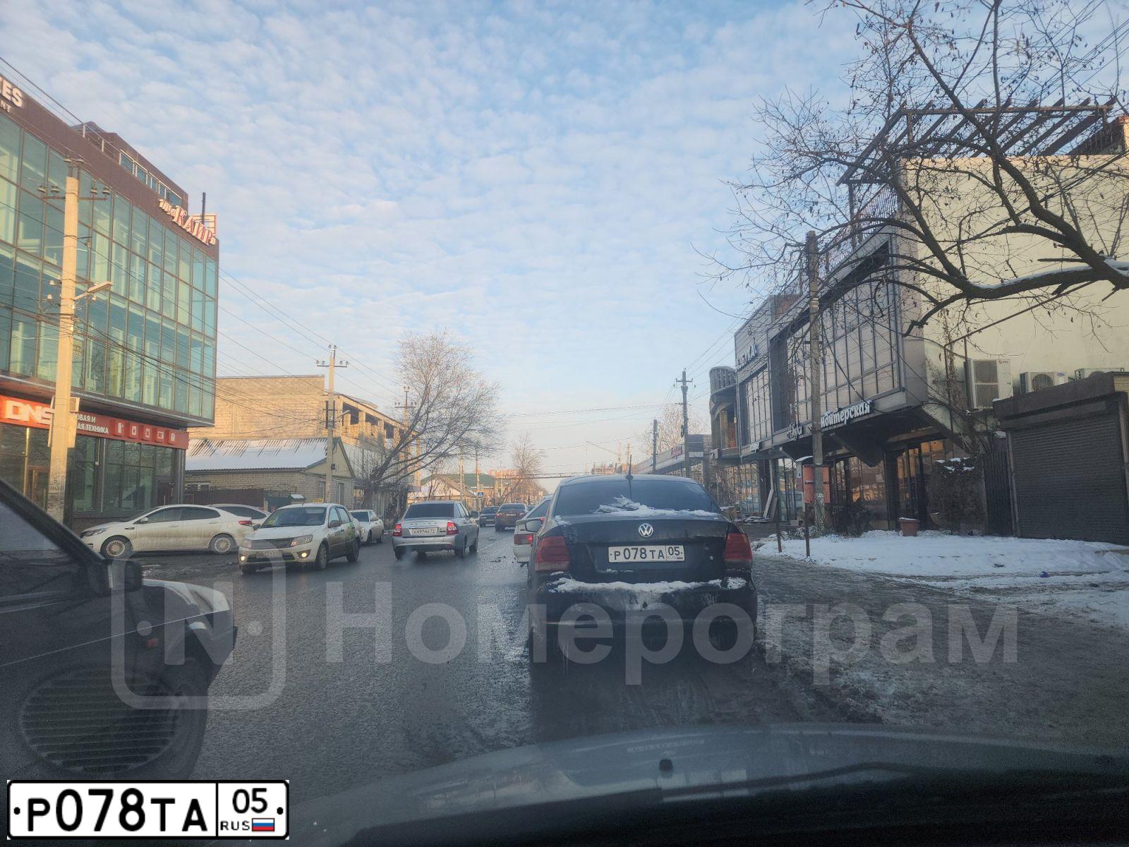 Фото автомобиля VOLKSWAGEN POLO, 2011 — госномер Р078ТА05. Цвет: ЧЕРНЫЙ