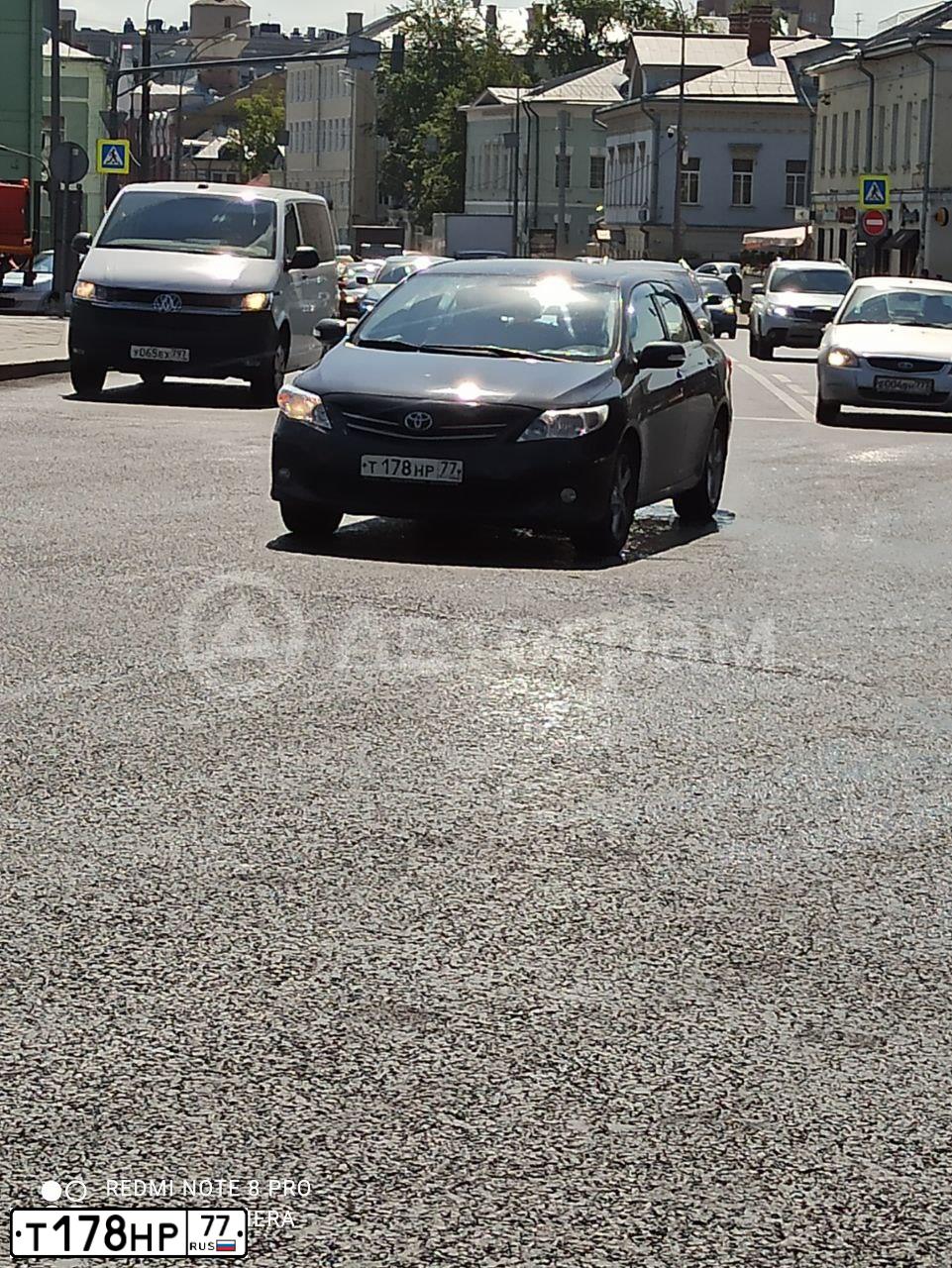 Фото автомобиля TOYOTA COROLLA, 2012 — госномер Т178НР77. Цвет: ЧЕРНЫЙ