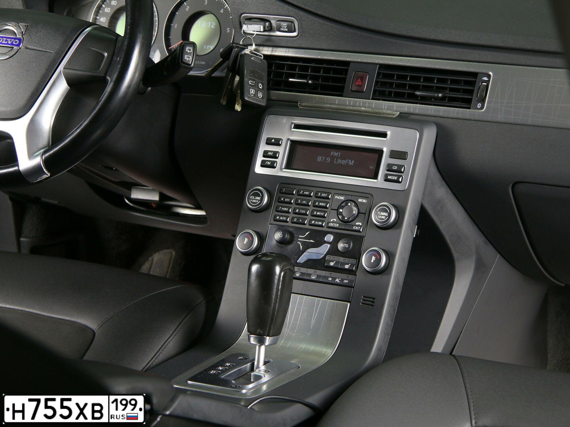Фото автомобиля VOLVO XC70, 2010 — госномер Н755ХВ199. Цвет: СИНИЙ