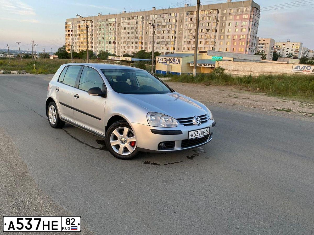 Фото автомобиля VOLKSWAGEN GOLF, 2007 — госномер Е734УВ82. Цвет: СЕРЕБРИСТЫЙ