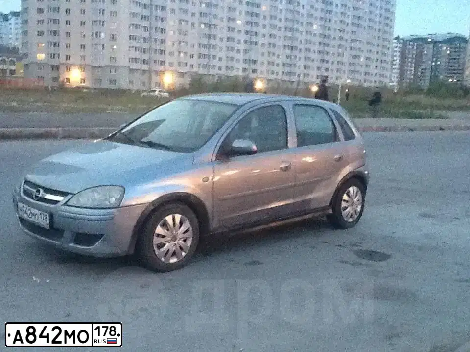 Фото автомобиля MITSUBISHI SPACE WAGON, 2003 — госномер О543УО29. Цвет: СЕРЕБРИСТЫЙ