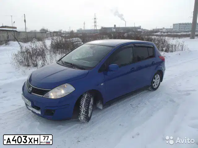 Фото автомобиля NISSAN TIIDA, 2007 — госномер К067РК13. Цвет: ЯРКО-СИНИЙ
