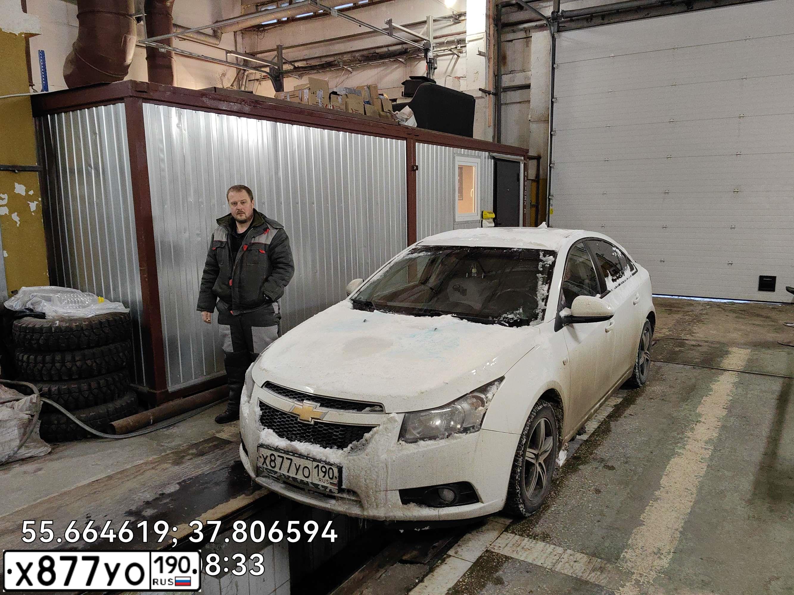 Фото автомобиля CHEVROLET CRUZE, 2012 — госномер Х877УО190. Цвет: Белый