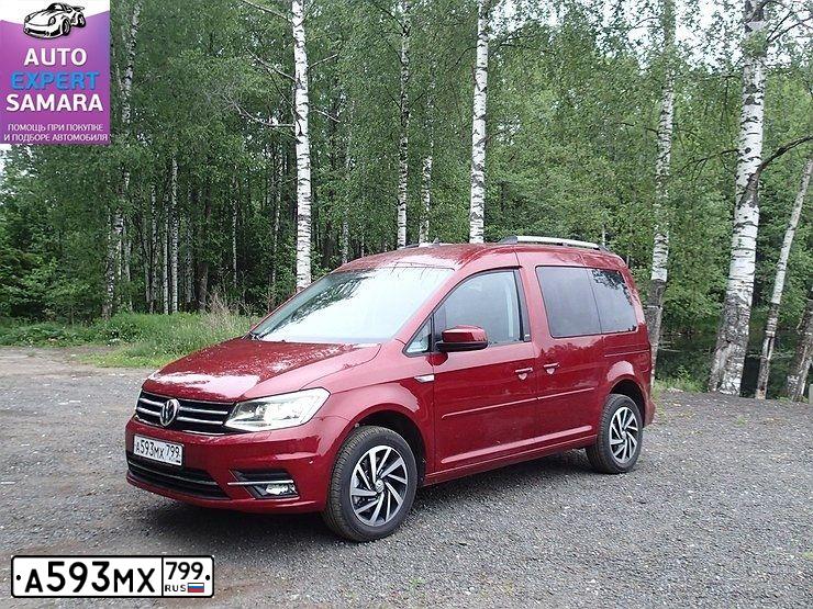 Фото автомобиля VOLKSWAGEN CADDY, 2018 — госномер А593МХ799. Цвет: ВИШНЕВЫЙ