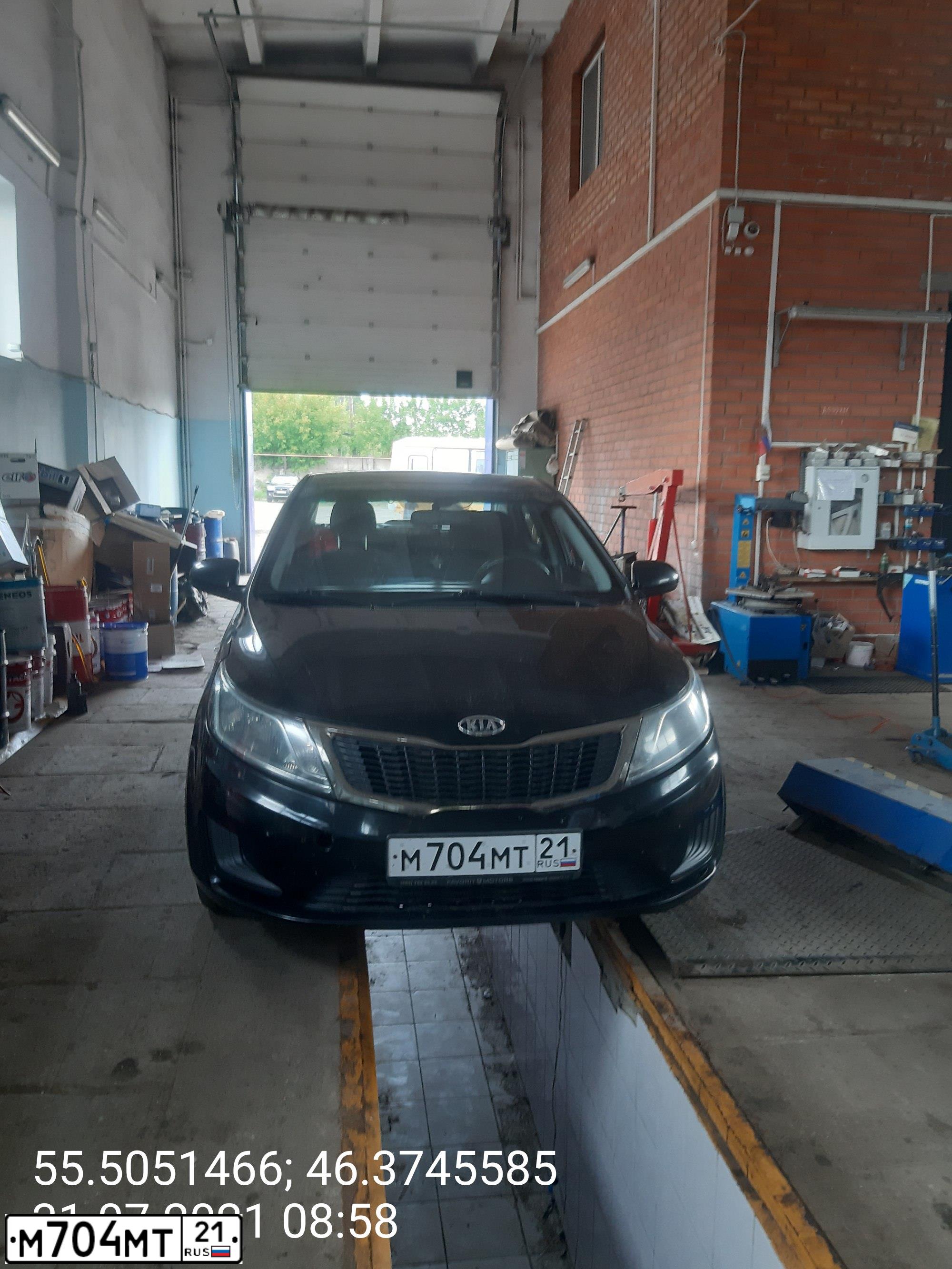 Фото автомобиля KIA RIO, 2012 — госномер М704МТ21. Цвет: ЧЕРНЫЙ