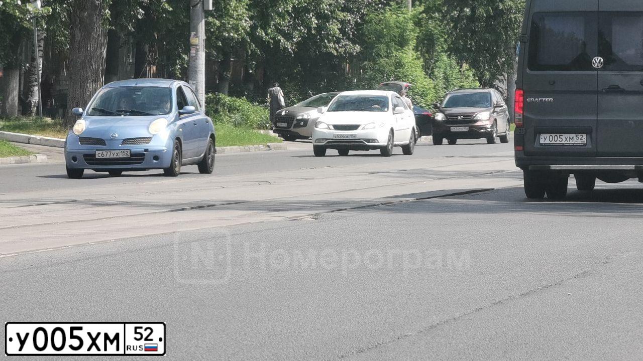Фото автомобиля VOLKSWAGEN TOUAREG, 2008 — госномер У005ХМ52. Цвет: ЧЕРНО-СЕРЫЙ