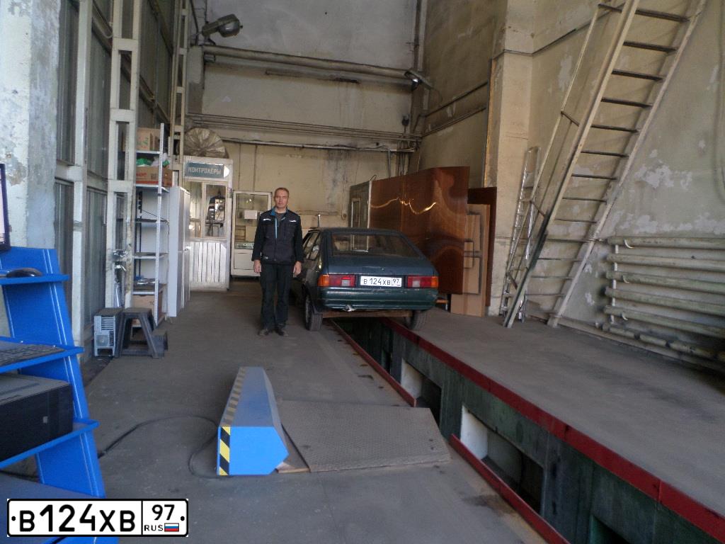 Фото автомобиля AZLK MOSKWITSCH 2141, 1999 — госномер В124ХВ97. Цвет: синий