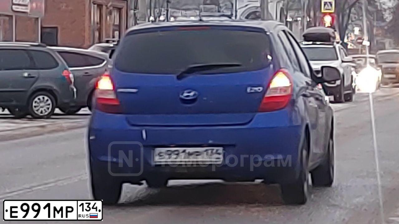 Фото автомобиля HYUNDAI SOLARIS, 2012 — госномер Е991МР134. Цвет: Белый