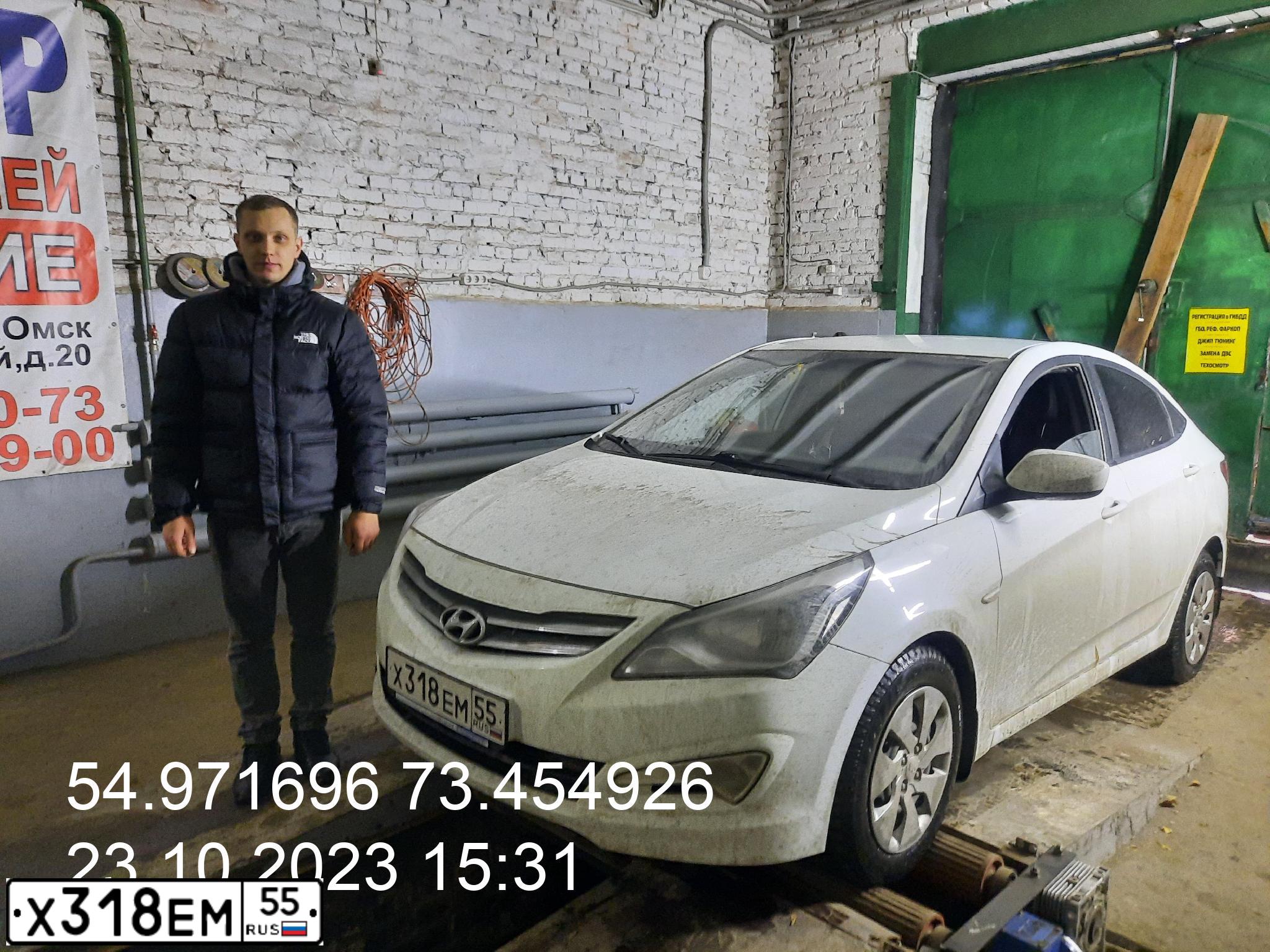 Фото автомобиля HYUNDAI SOLARIS, 2015 — госномер Е443ЕЕ196. Цвет: Белый