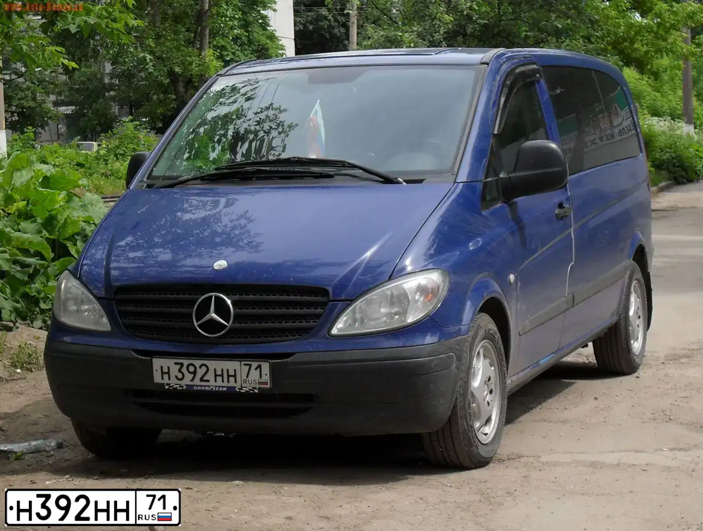 Фото автомобиля MERCEDES VITO, 2004 — госномер Т039АВ178. Цвет: СИНИЙ