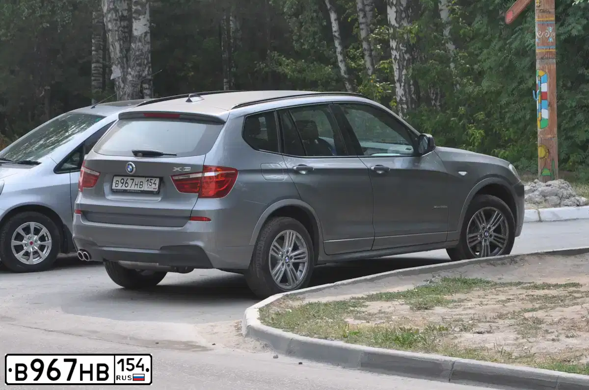 Фото автомобиля BMW X3, 2012 — госномер В967НВ154. Цвет: СЕРЫЙ