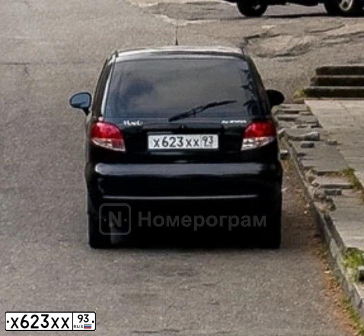 Фото автомобиля MERCEDES E-KLASSE, 2013 — госномер Х623ХХ93. Цвет: Белый
