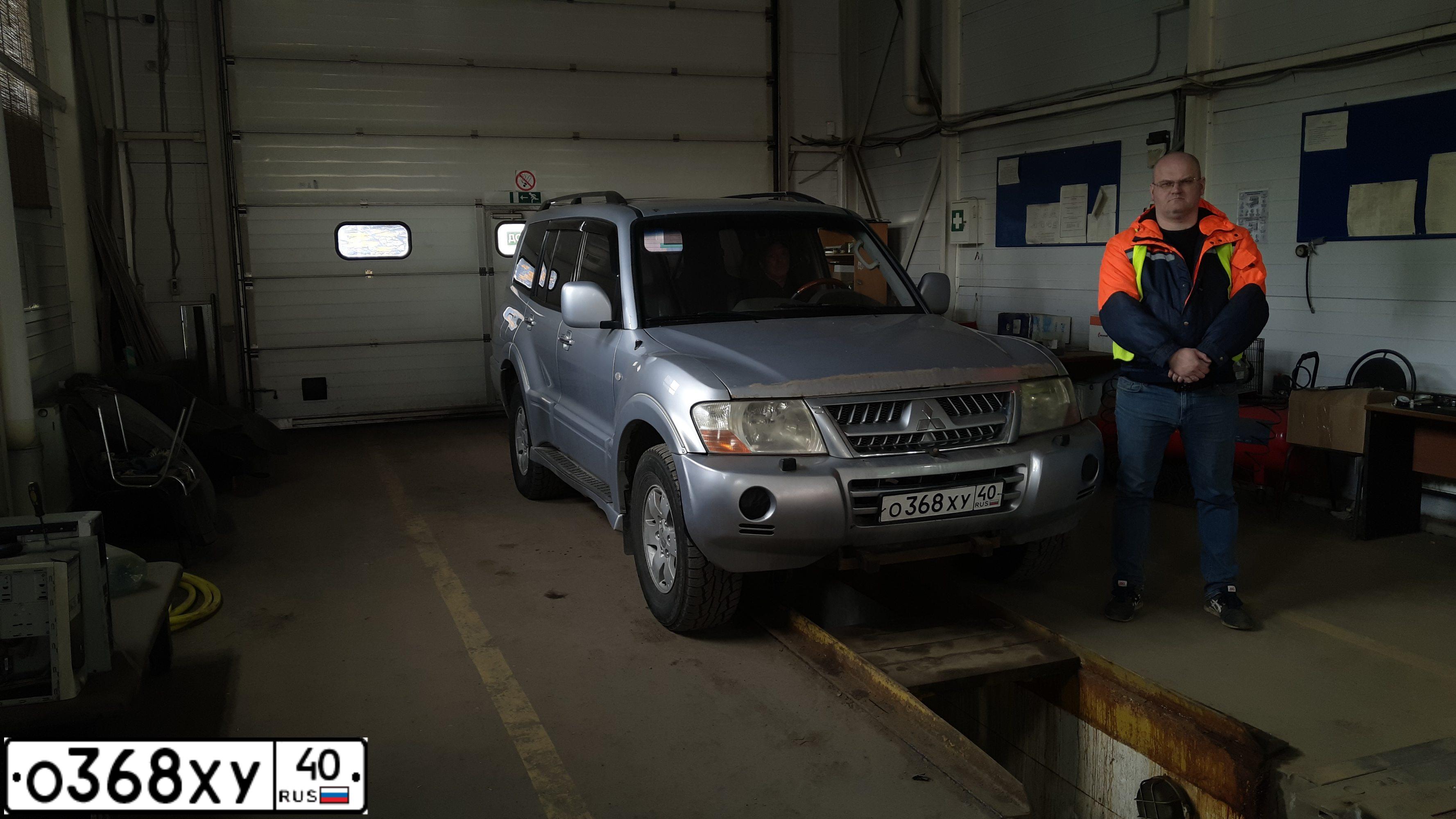 Фото автомобиля MITSUBISHI PAJERO, 2003 — госномер М747МВ761. Цвет: БЕЛЫЙ (СЕРЕБРИСТЫЙ)